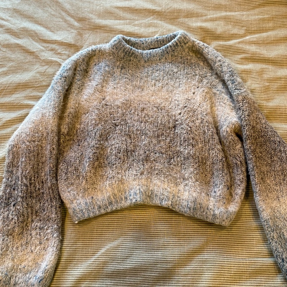 Super cozy and soft cropped sweater!